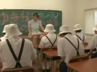 Японки класна стая шега видео