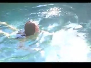 Zoey extraordinary si rambut coklat dengan menakjubkan badan berenang dalam bikini dan berkelip pantat/ punggung