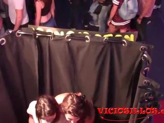 Valentina bianco y julia roca con las camisetas de viciosillos.com nl el seb 2015