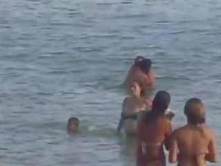 Casal fazendo เพศ na praia ริโอ das ostras-rj