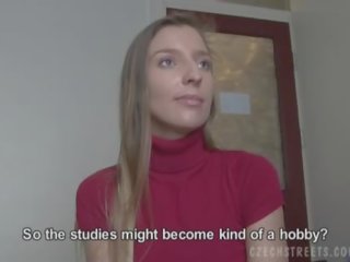 Tšehhi teismeline valitud üles jaoks osade andmine täiskasvanud video